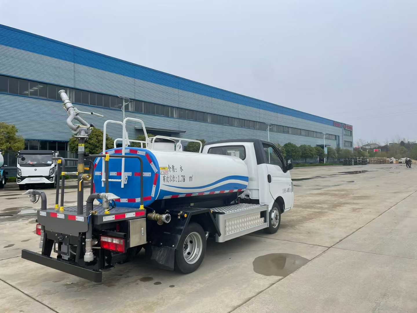 程力壹為2.5方純電動灑水車圖片3