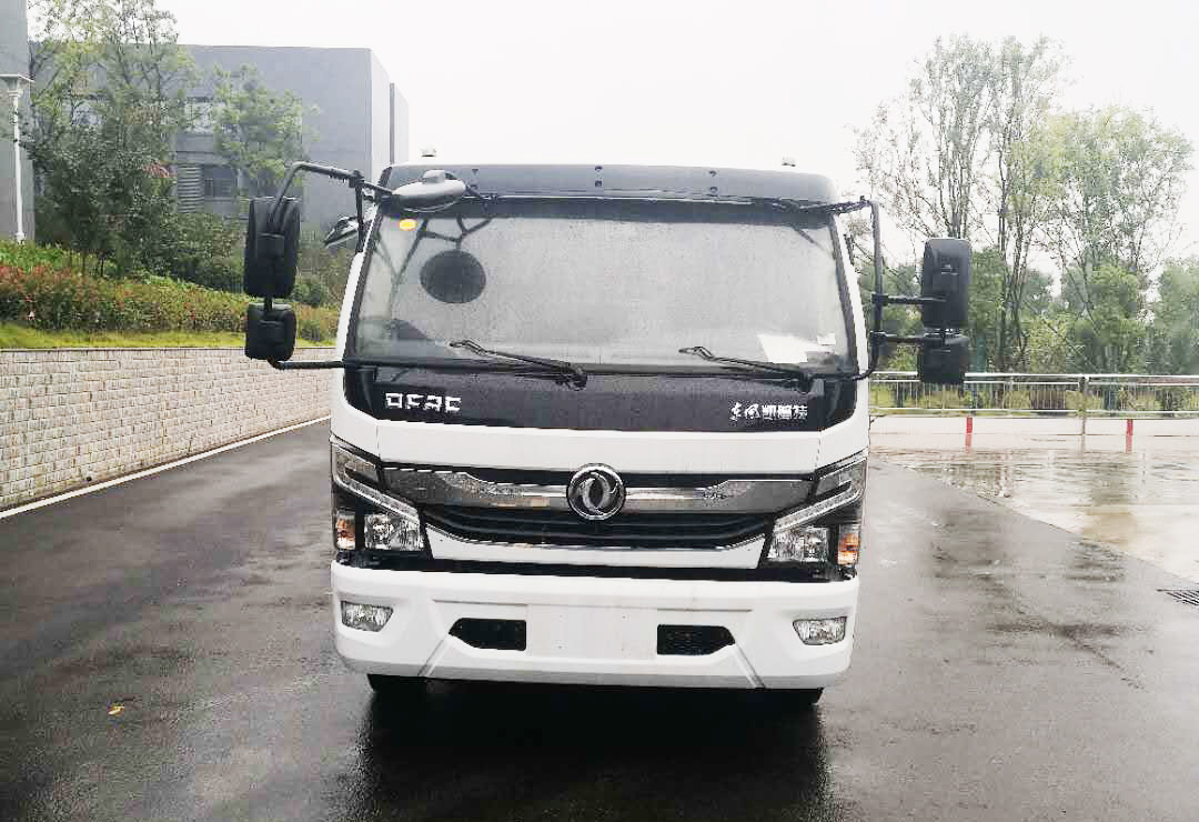 東風(fēng)凱普特純電動4方護欄清洗車圖片2