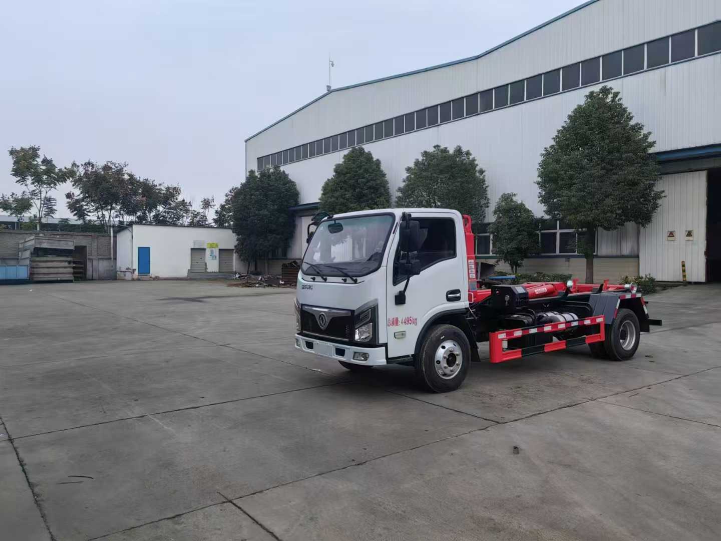 東風(fēng)福瑞卡車(chē)廂可卸式垃圾車(chē)圖片3