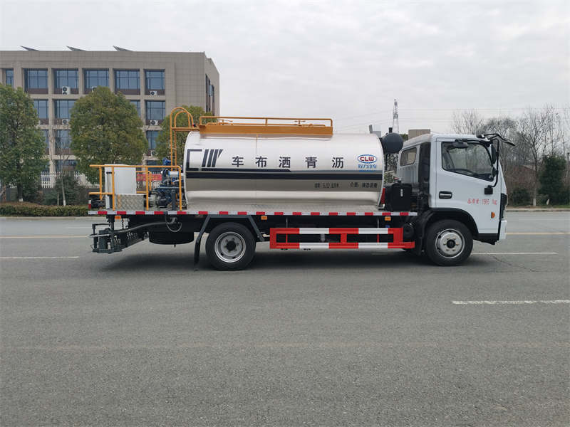 東風大多利卡智能型瀝青灑布車圖片2