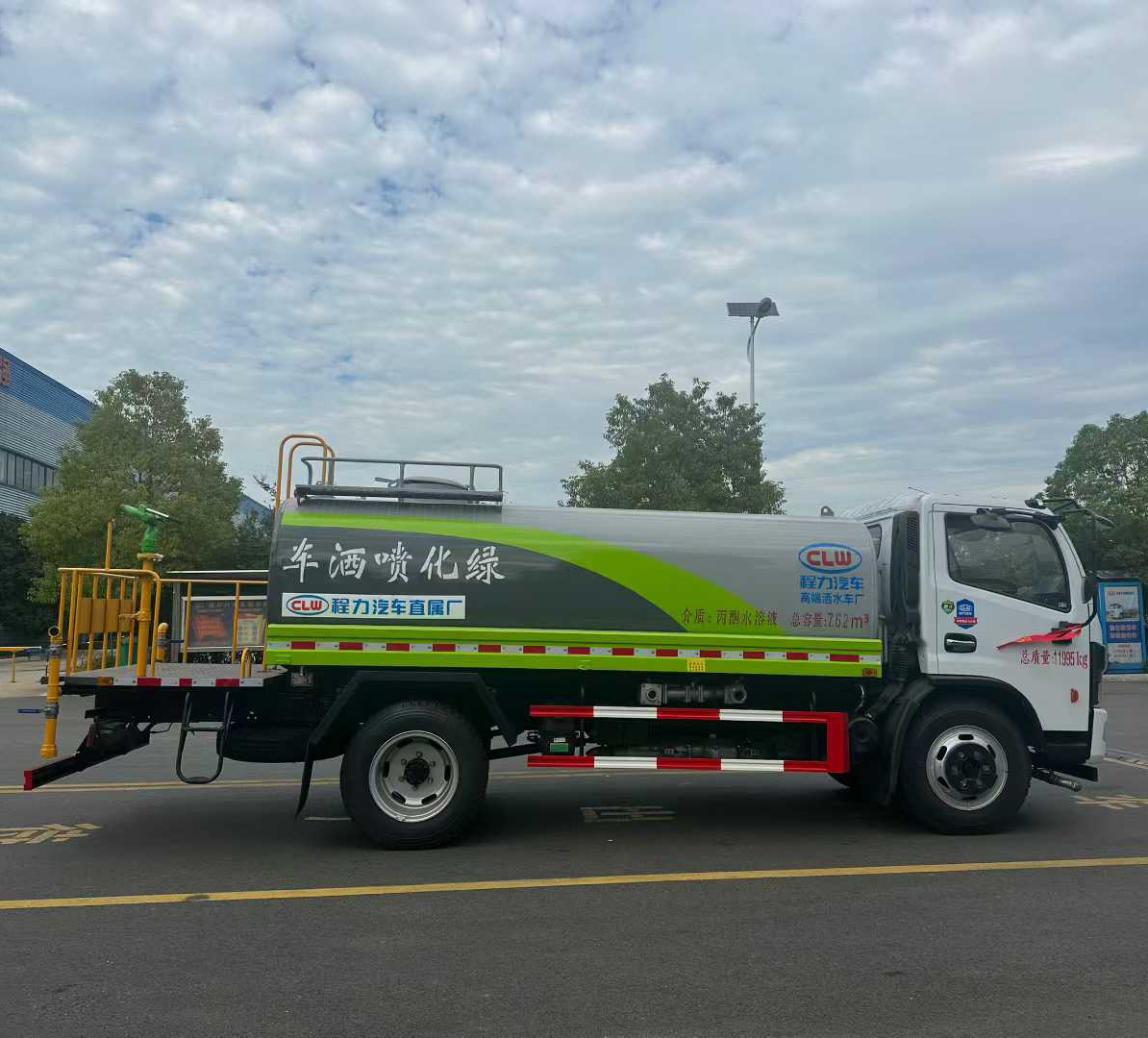 新款東風(fēng)福瑞卡8方綠化噴灑車霧炮灑水車圖片3