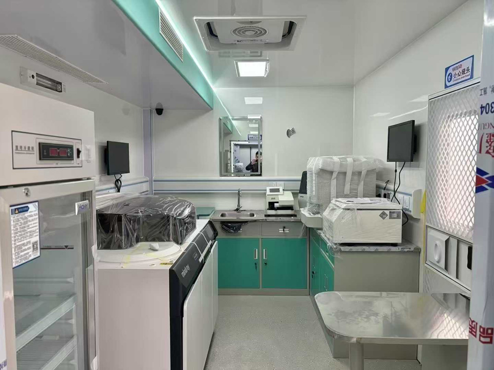 重汽汕德卡大型多功能方艙醫療車圖片5