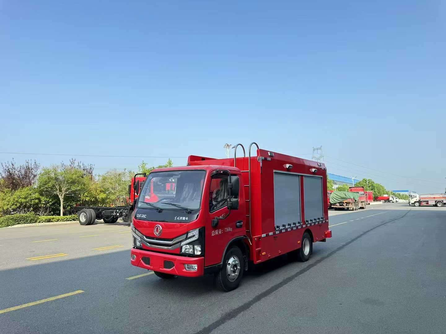 東風(fēng)多利卡高端裝備運(yùn)輸車